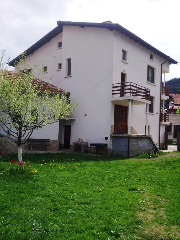 Guest House Lorian Madzhare Exterior photo