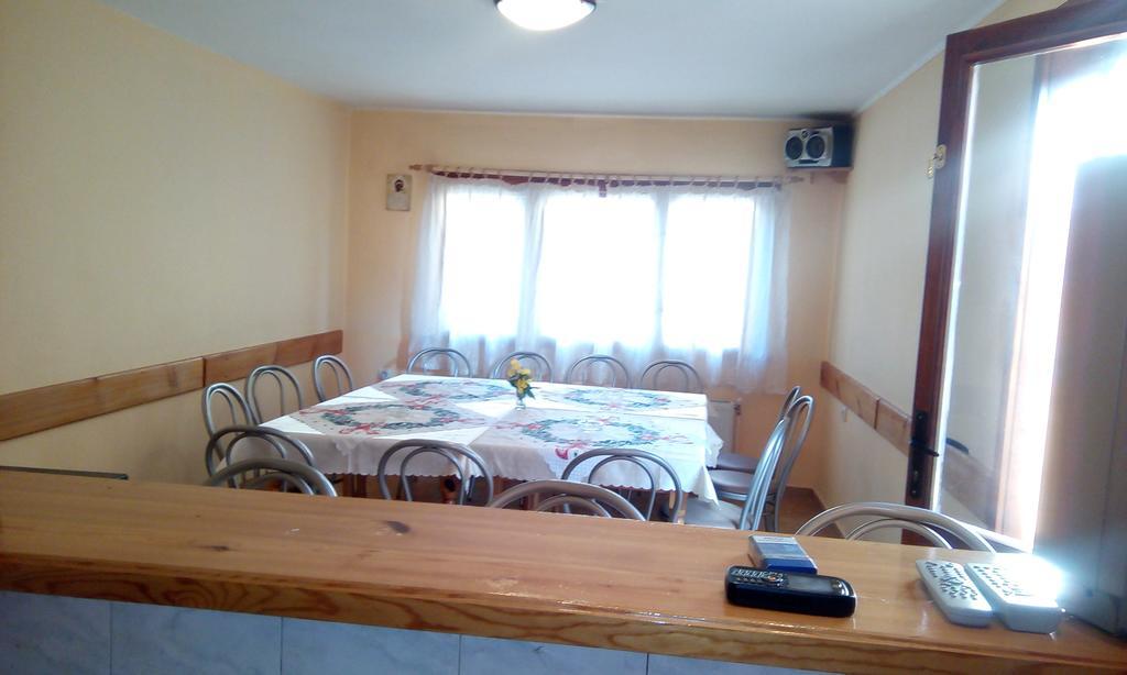 Guest House Lorian Madzhare Exterior photo